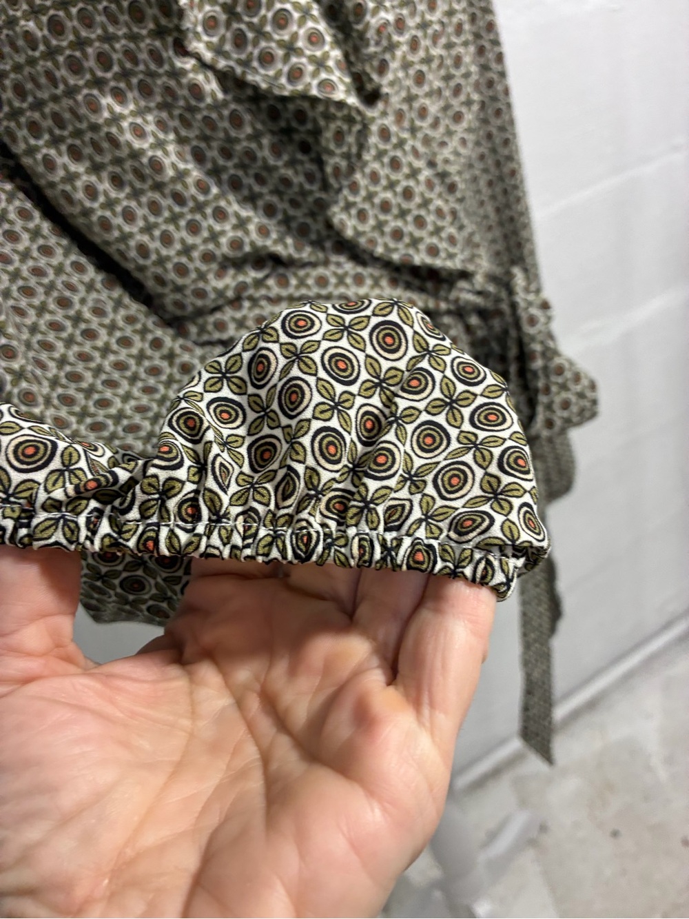 MAX STUDIO MEDALLION PRINT RUFFLE TOP - Picture 11 of 16